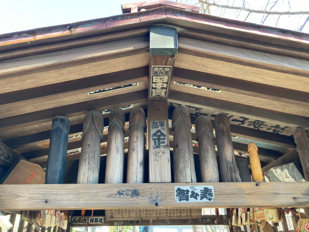 川崎・金山神社の見落としがちな男根