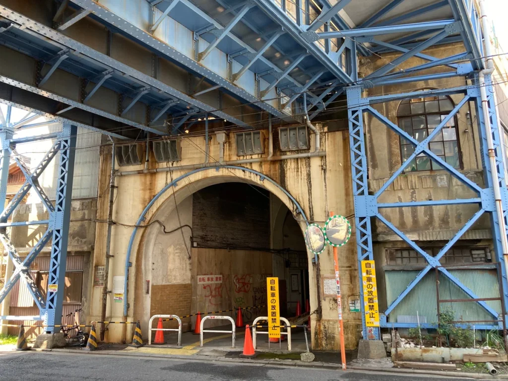 昭和で時が止まった国道駅