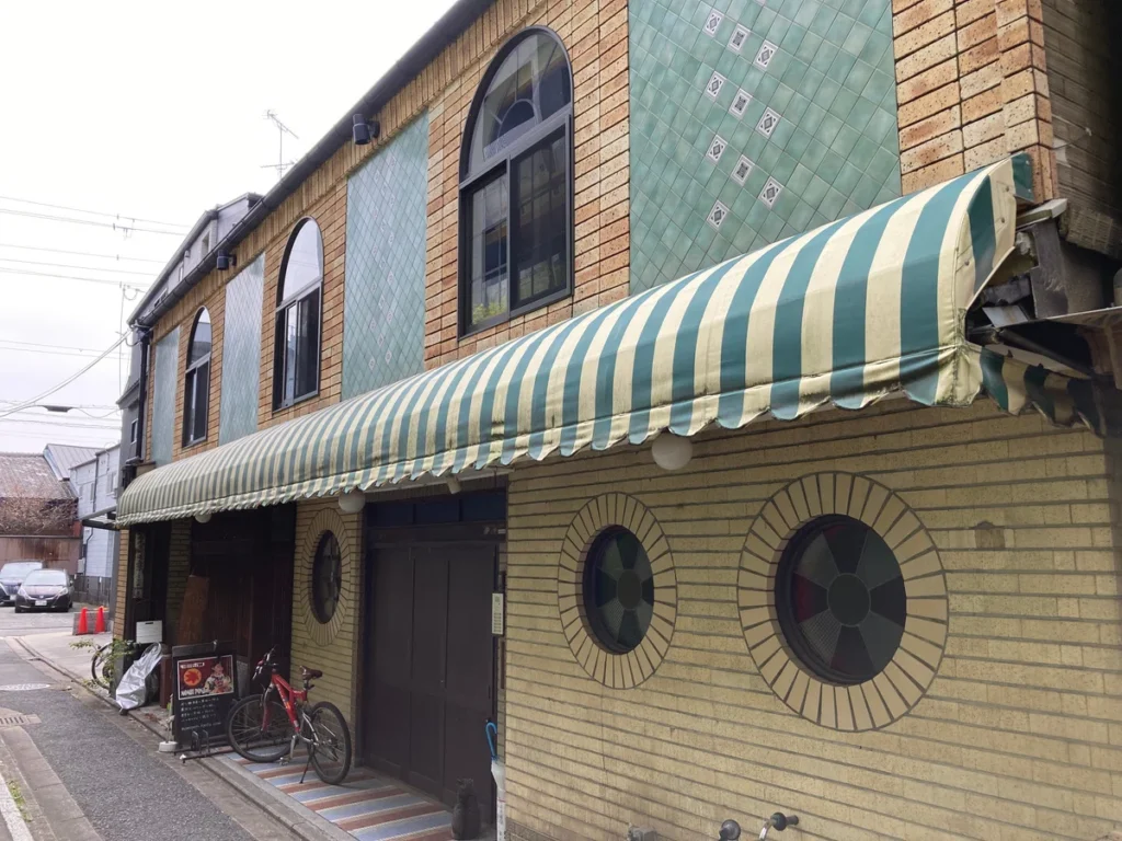 京都有数の色街・五条楽園のカフェー建築