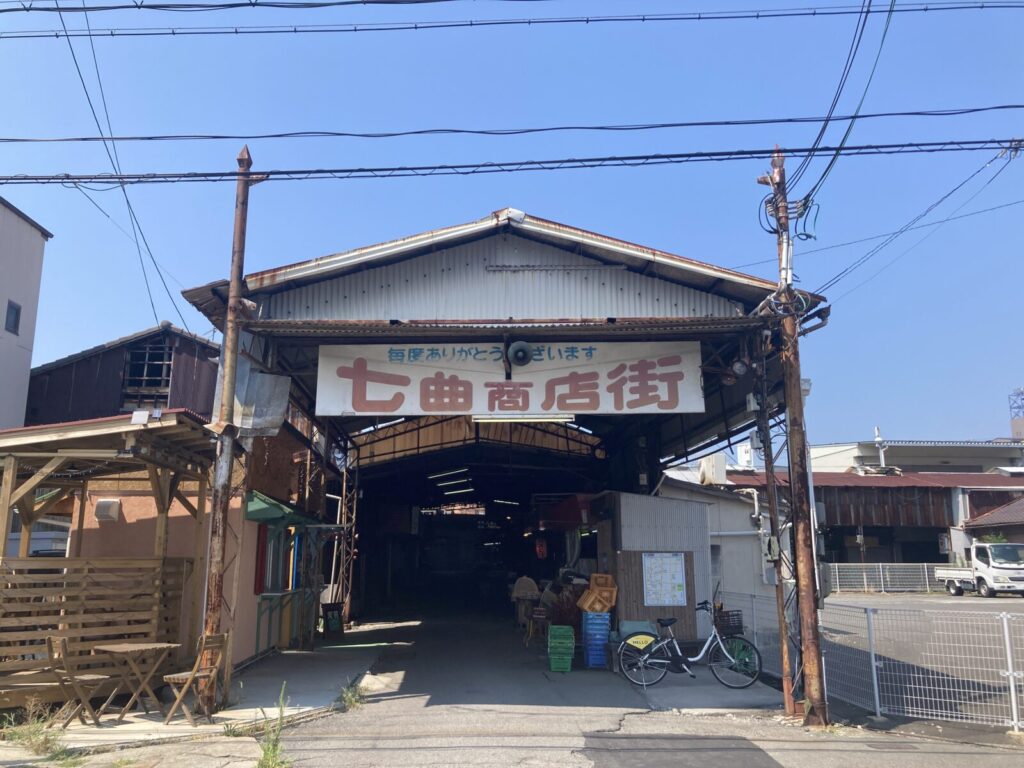 和歌山県の昭和レトロな七曲市場