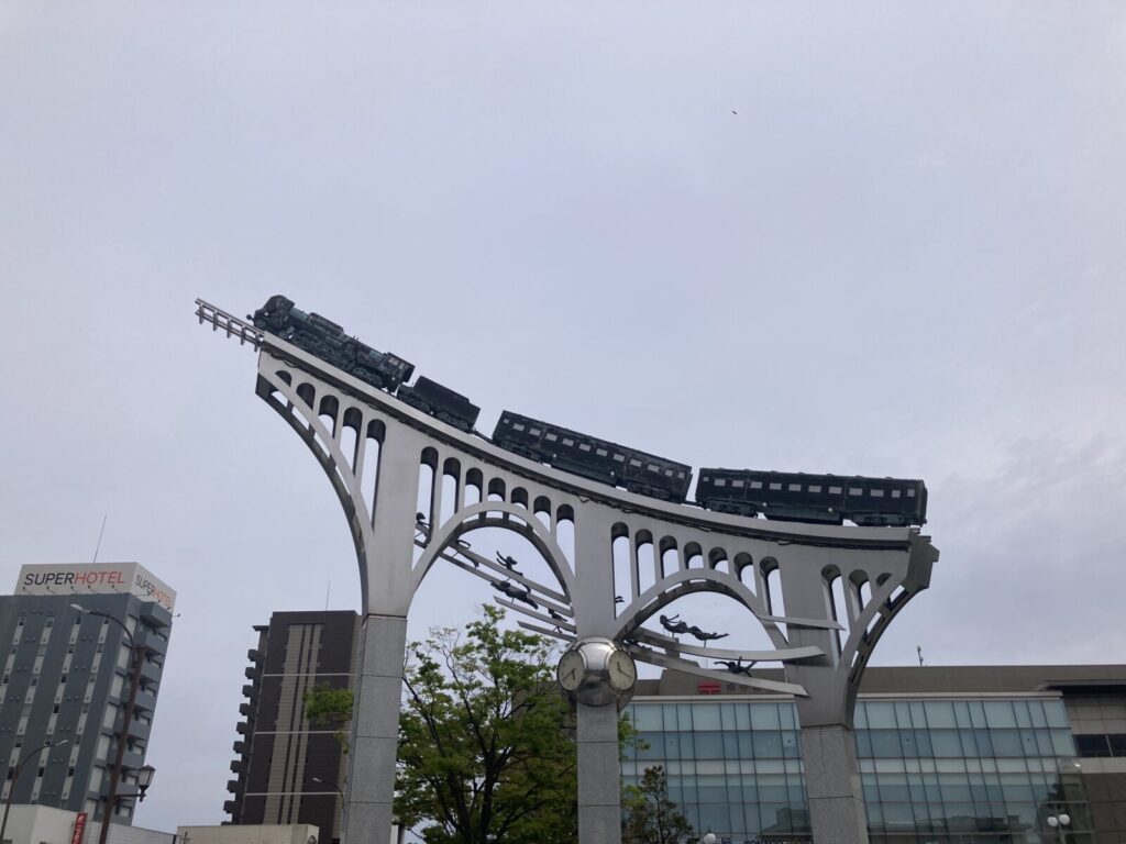 米子駅の「山陰鉄道発祥の地」を記念して作られたモニュメント