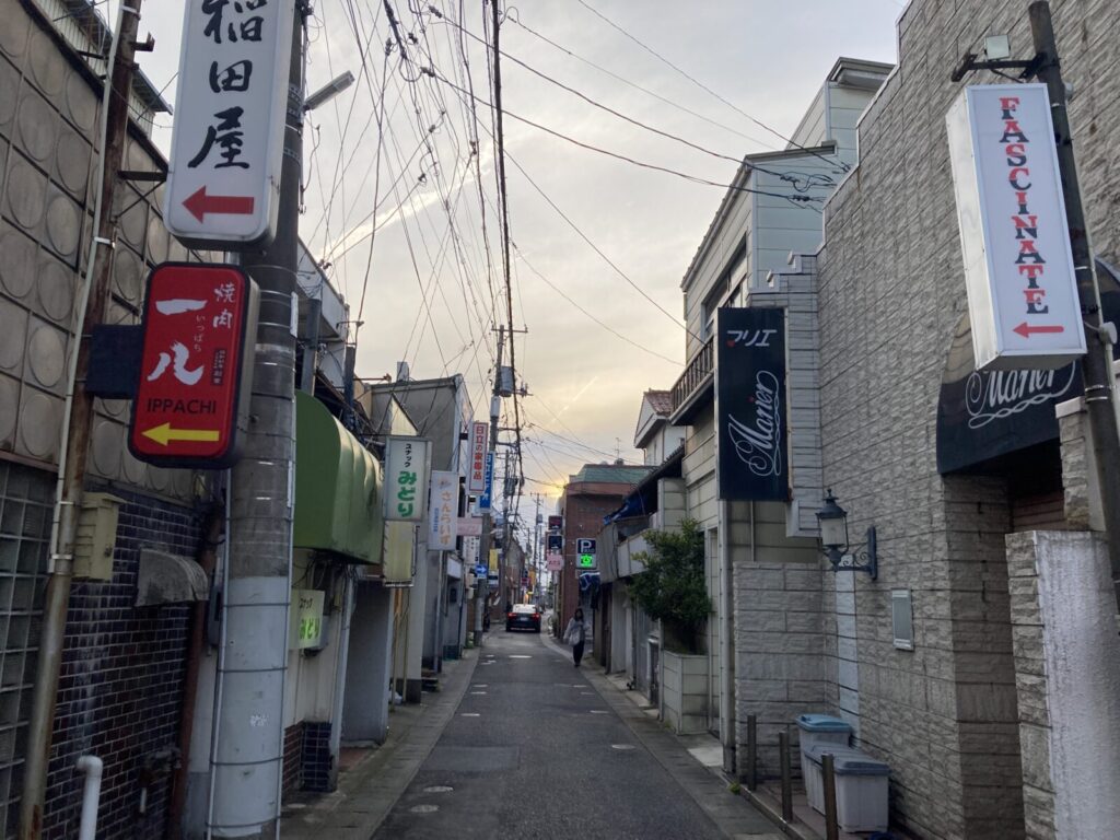 鳥取県米子市の昭和レトロな飲屋街・朝日町