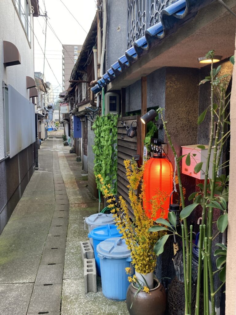 鳥取県米子市の昭和レトロな飲屋街・朝日町