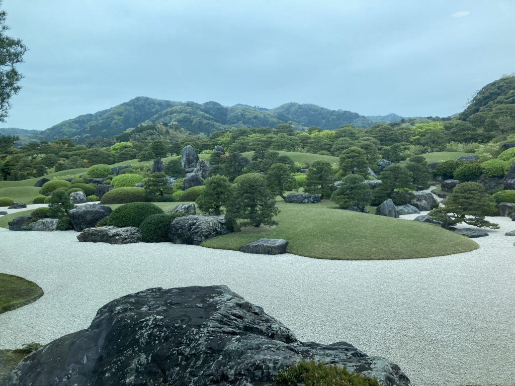 足立美術館の枯山水庭