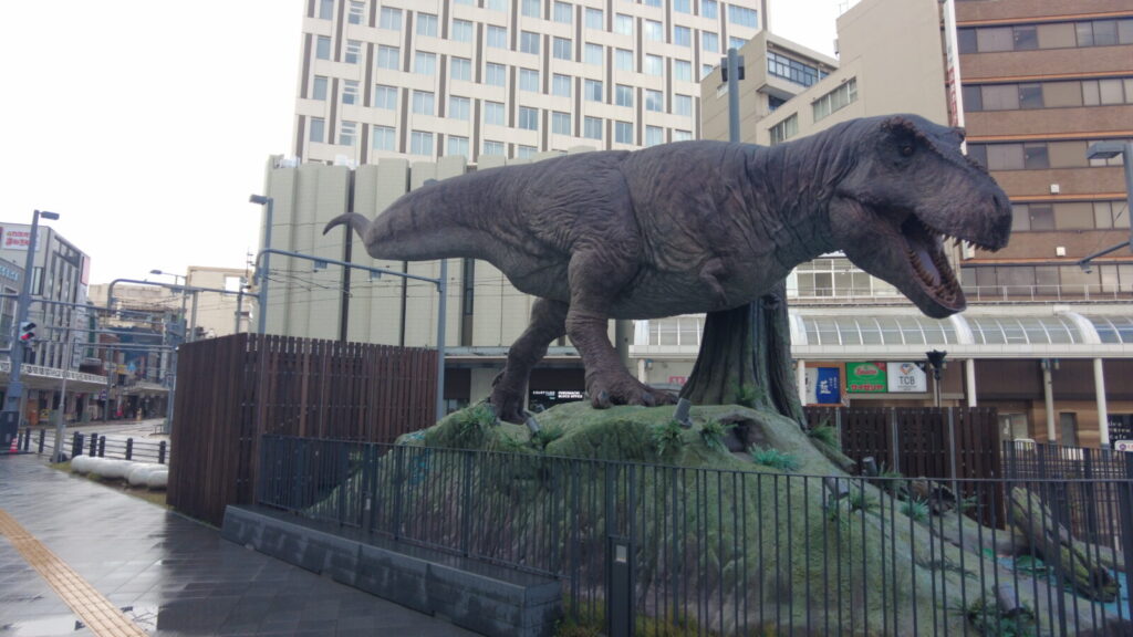 福井駅前の恐竜