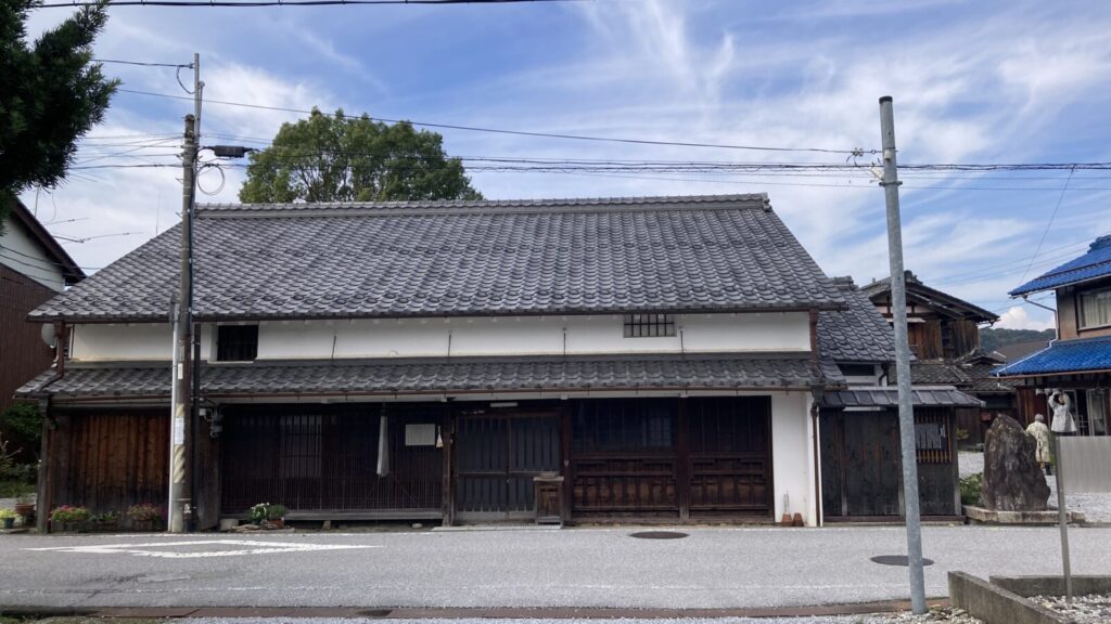中山道「鳥居本宿」の岩根家住宅