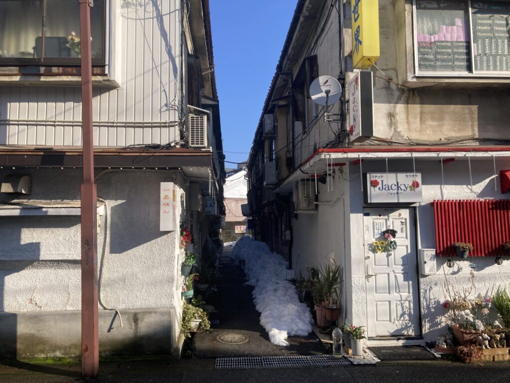 富山の昭和飲屋街「新世界」