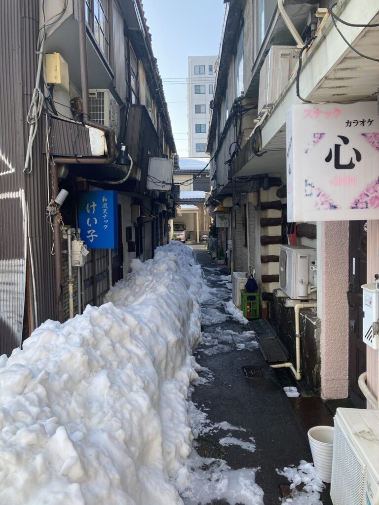 富山の昭和飲屋街「新世界」