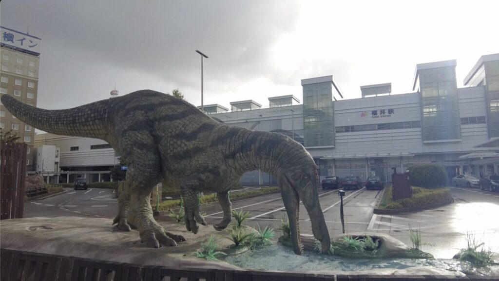福井駅前の恐竜