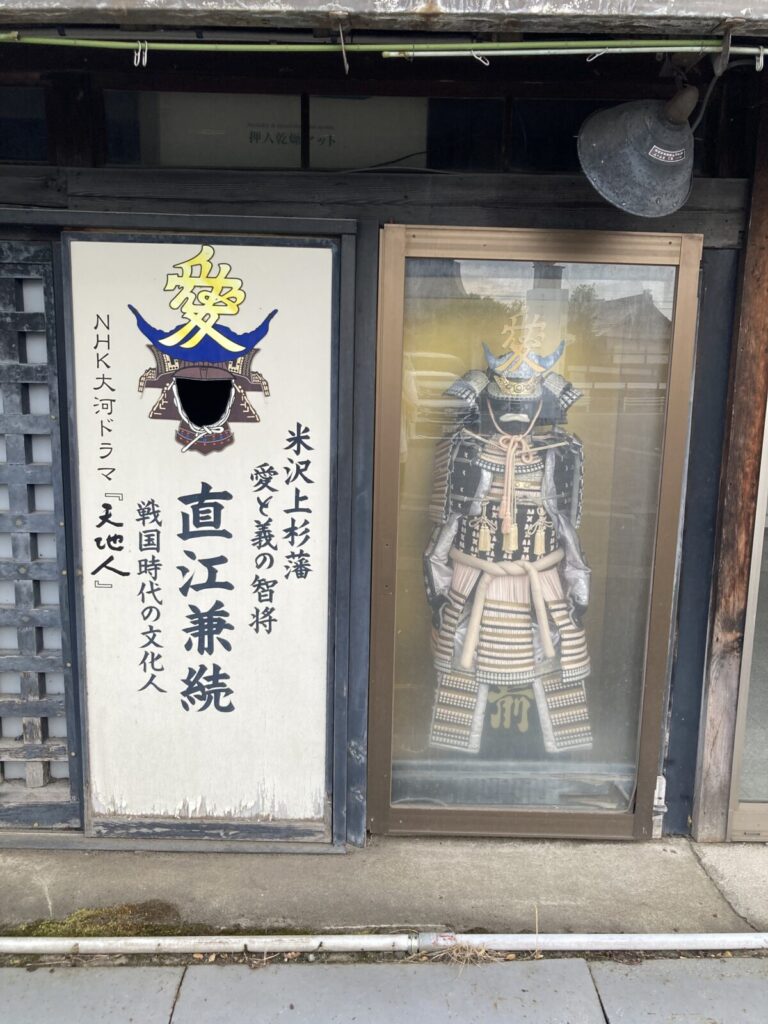 直江兼続の甲冑と顔ハメパネル