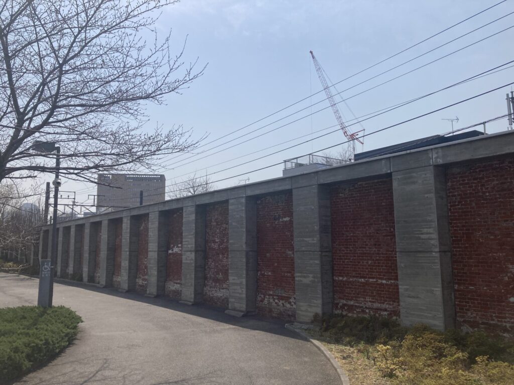 十条富士見中学校の赤レンガ塀