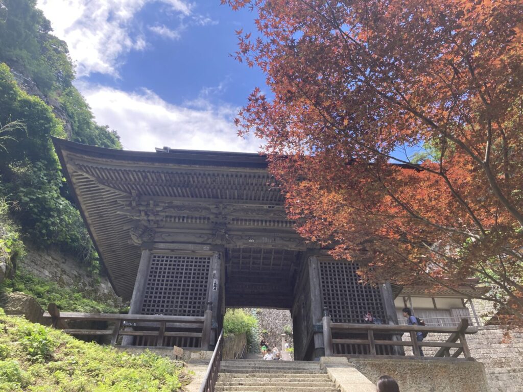 山形・山寺の仁王門