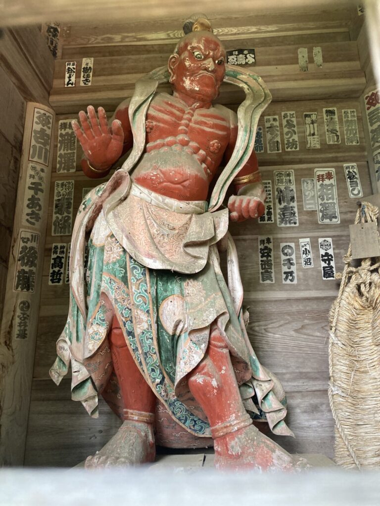 山形・山寺の仁王像
