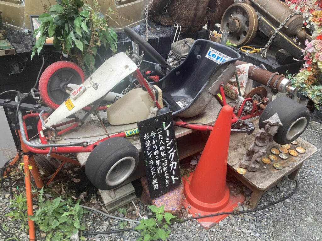 「熊野町交差点レトロ空間（昭和レトロ展示場）」のレーシングカート