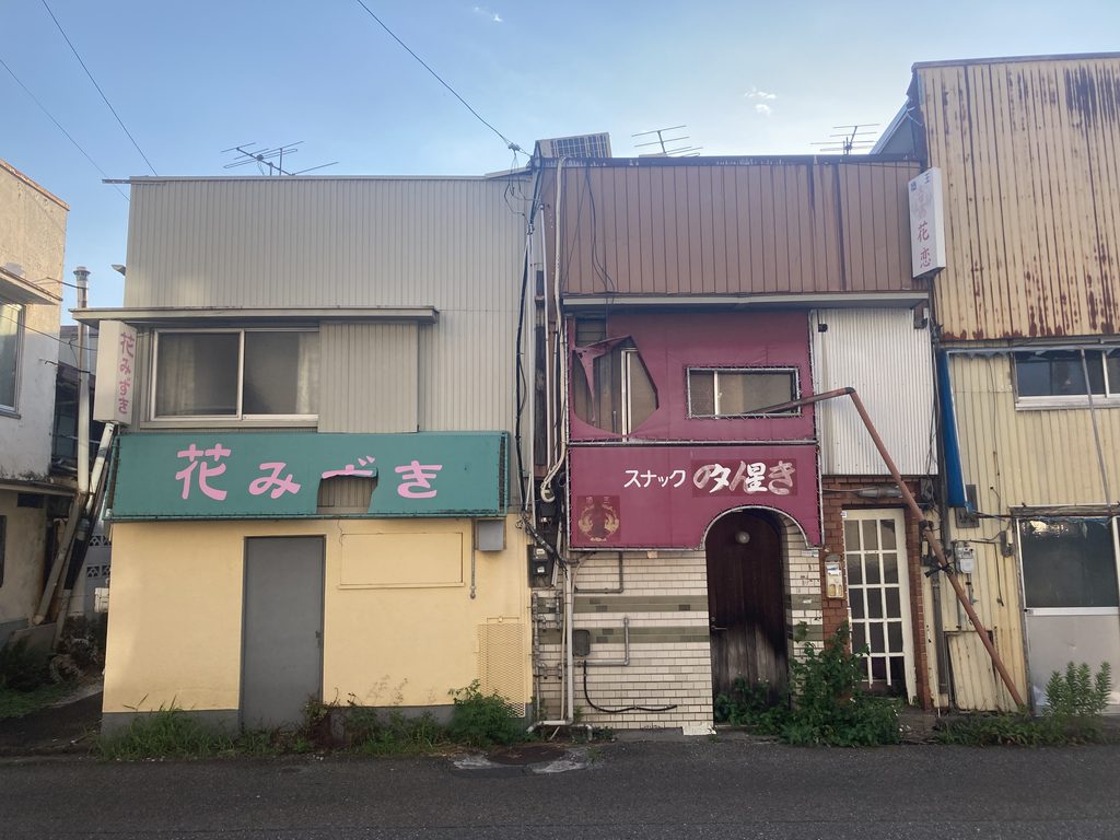 昭和の雰囲気漂うスナック
